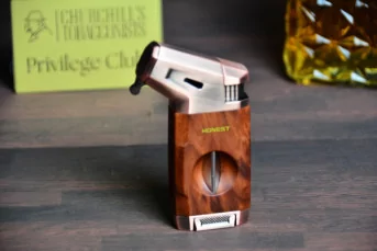 Honest Cigar lighter with integrated V cutter