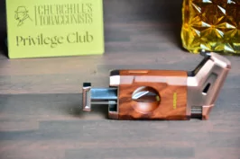 Honest Cigar lighter with integrated V cutter