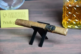 Juliany Maduro chisel