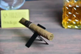 Juliany Maduro chisel