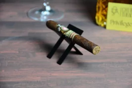 Alec Bradley Tempus Genesis corona