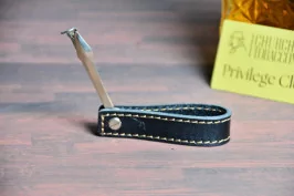 Foldable pipe holder with tool kit