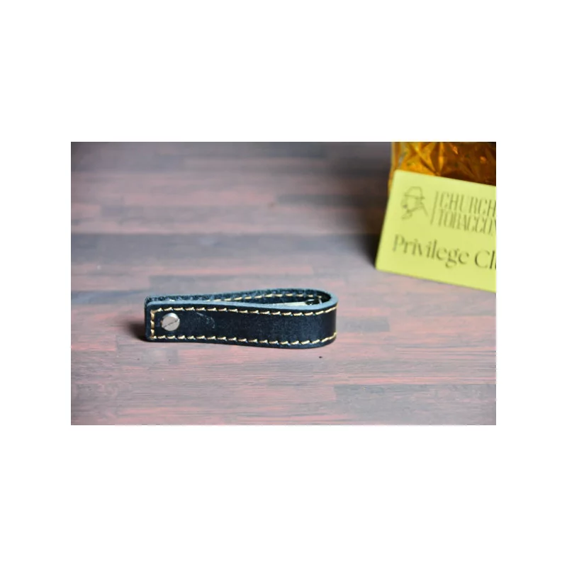 Foldable pipe holder with tool kit