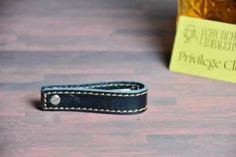 Foldable pipe holder with tool kit