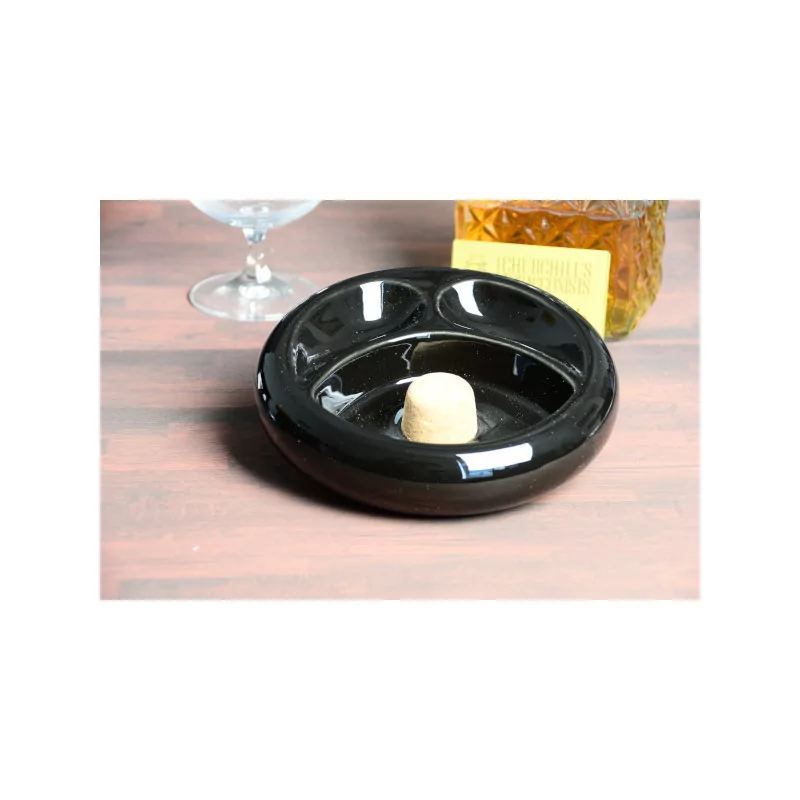 Black pipe ashtray with x2 pipe rest