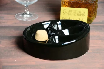 Black pipe ashtray with x3 pipe rest