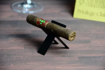 The wise man Maduro corona