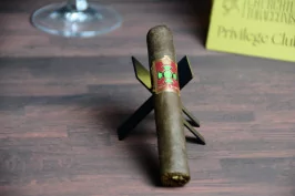 The wise man Maduro corona