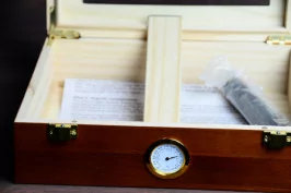 Glass top Humidor with gold latch