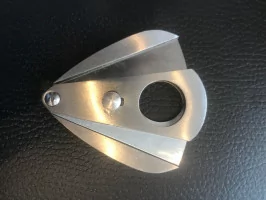 Metal retractable cigar cutter