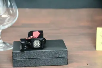 Honest Black with red accent 4 jet lighter