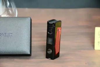 Honest Black with red accent 4 jet lighter