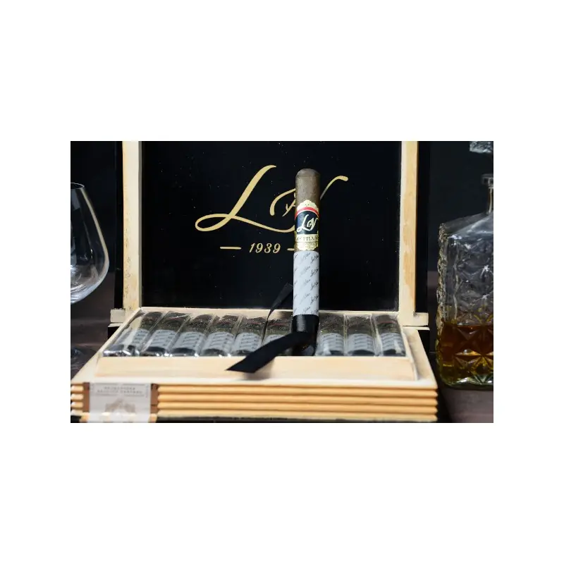Las Villas By the book Toro (Rated 92 By cigar Journal)