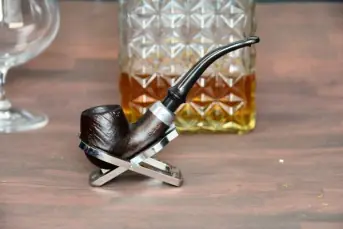 Churchill's Classic Bent Apple Briar