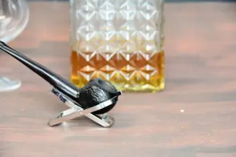 Churchill's Sandblasted pipe (Briar)