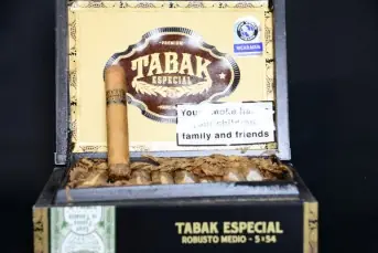 Tabak Especial Medio Robusto